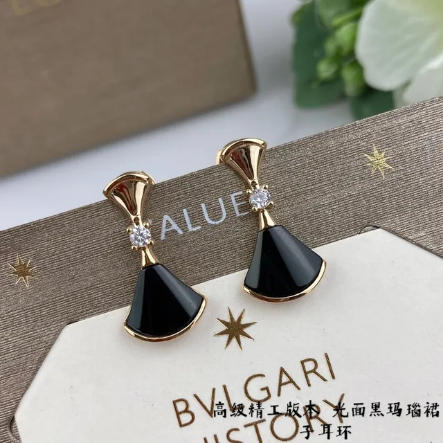 Bvlgari Divas’ Dream أقراط مروحية أسود مينا وكريستال ذهبي الدرجة 2