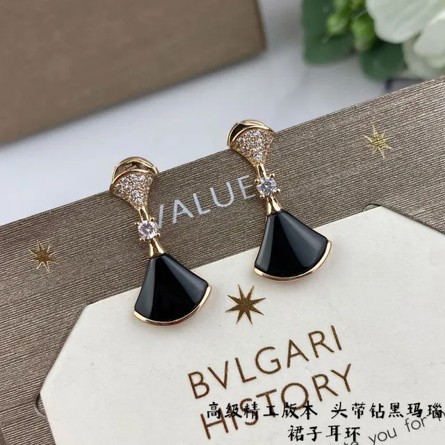 Bvlgari Divas’ Dream أقراط مروحية أسود مينا وكريستال ذهبي الدرجة 3