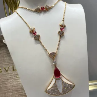 Bvlgari Divas’ Dream Collier en or avec diamants et rubis motif éventail
