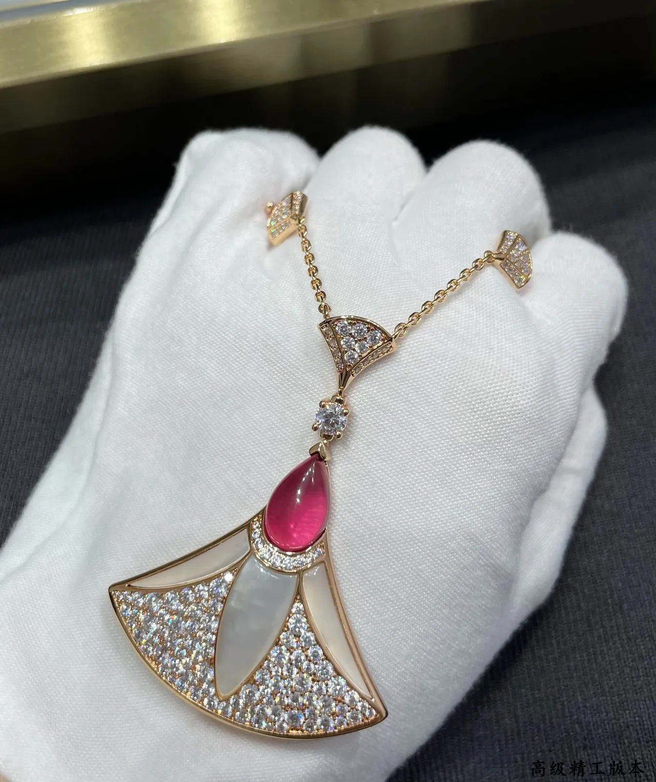 Bvlgari Divas’ Dream Collier en or avec diamants et rubis motif éventail 6