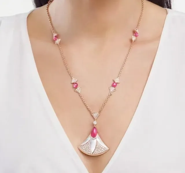Bvlgari Divas’ Dream Collier en or avec diamants et rubis motif éventail 8