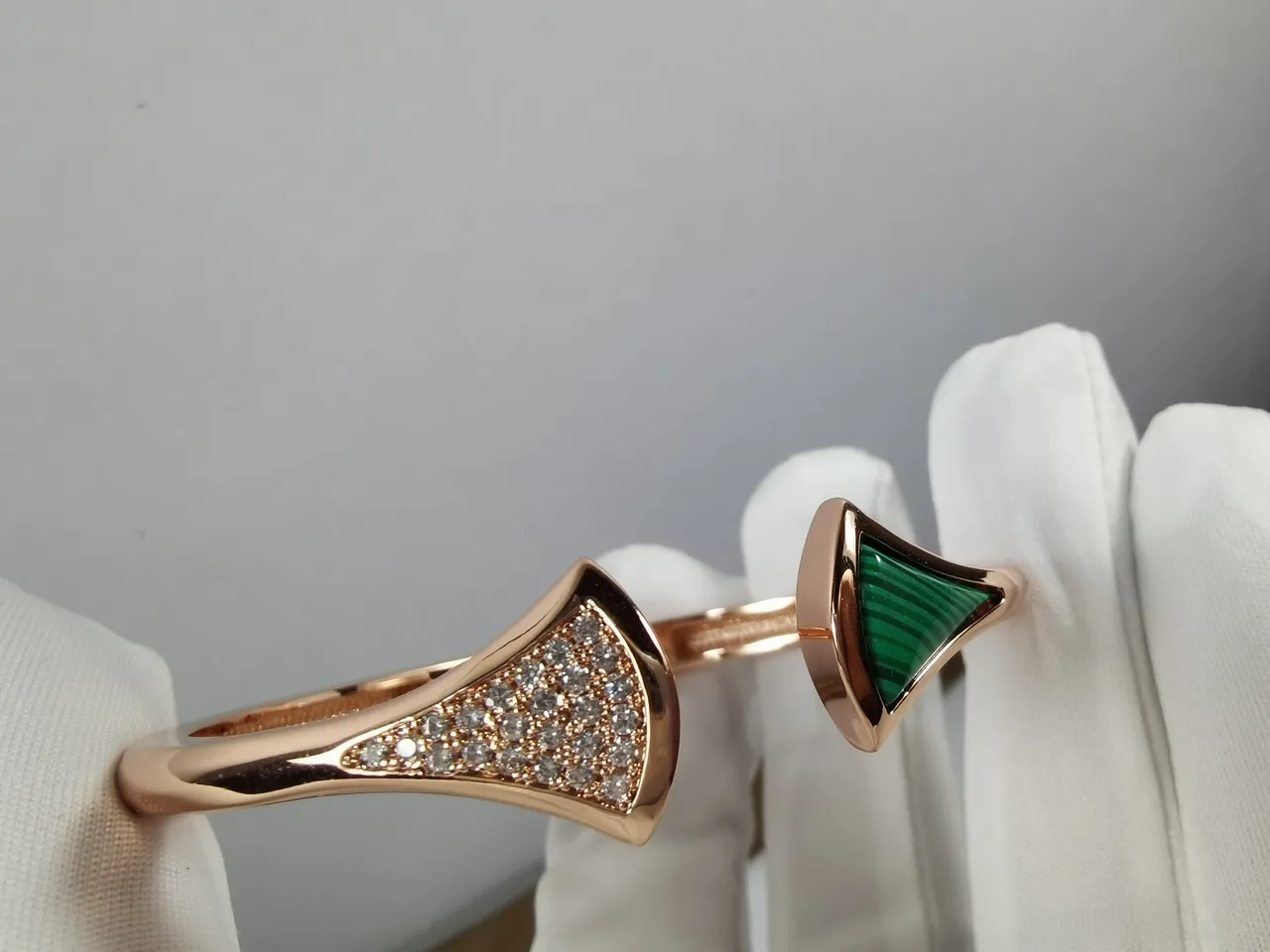 Bvlgari Divas’ Dream bracelet ouvert or vert terminaux pointe de flèche bracelet 2