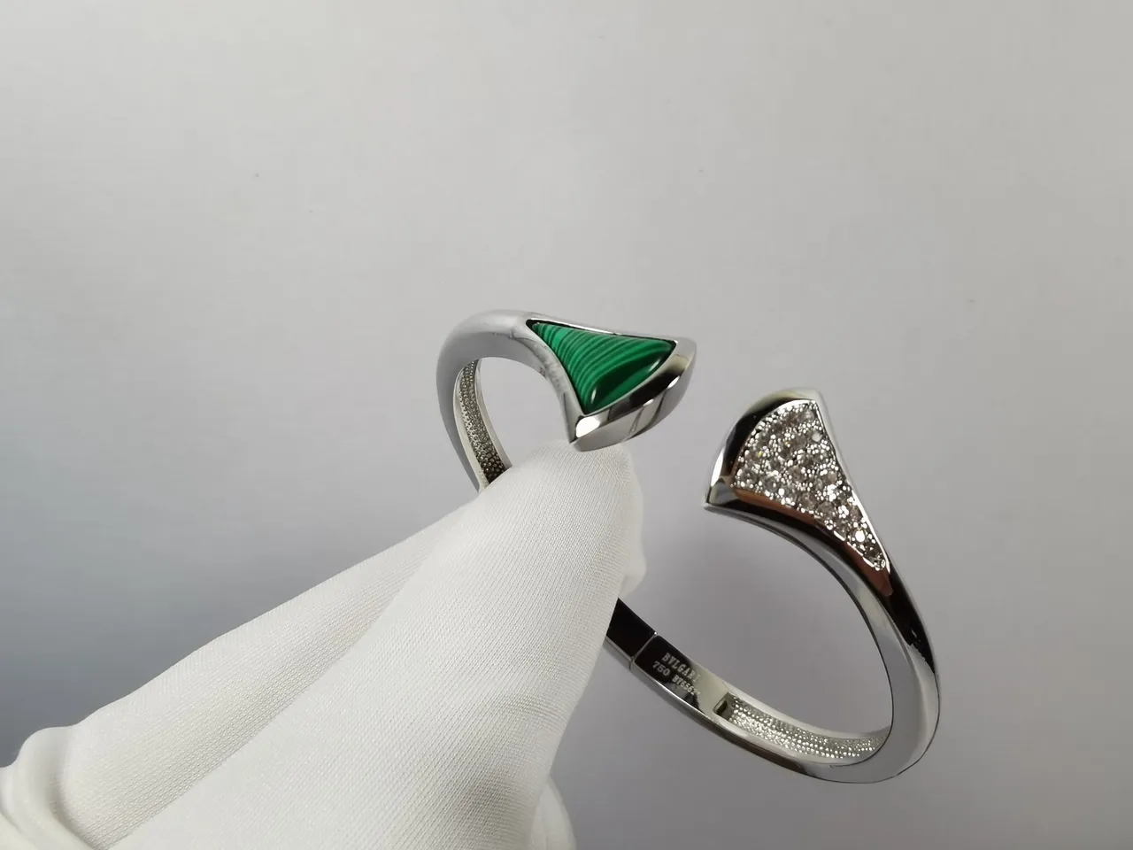 Bvlgari Divas’ Dream bracelet ouvert or vert terminaux pointe de flèche bracelet 3