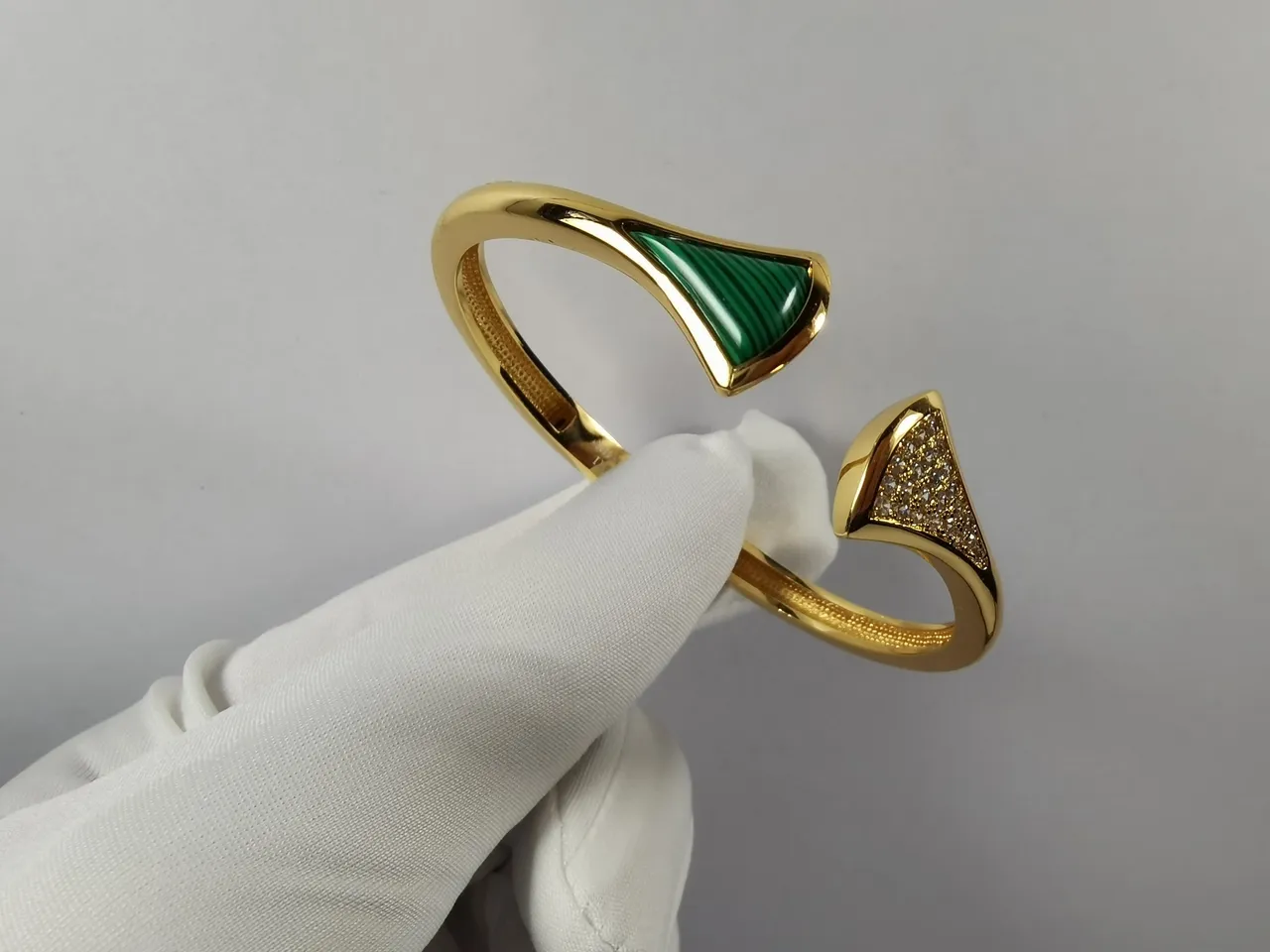 Bvlgari Divas’ Dream bracelet ouvert or vert terminaux pointe de flèche bracelet 4