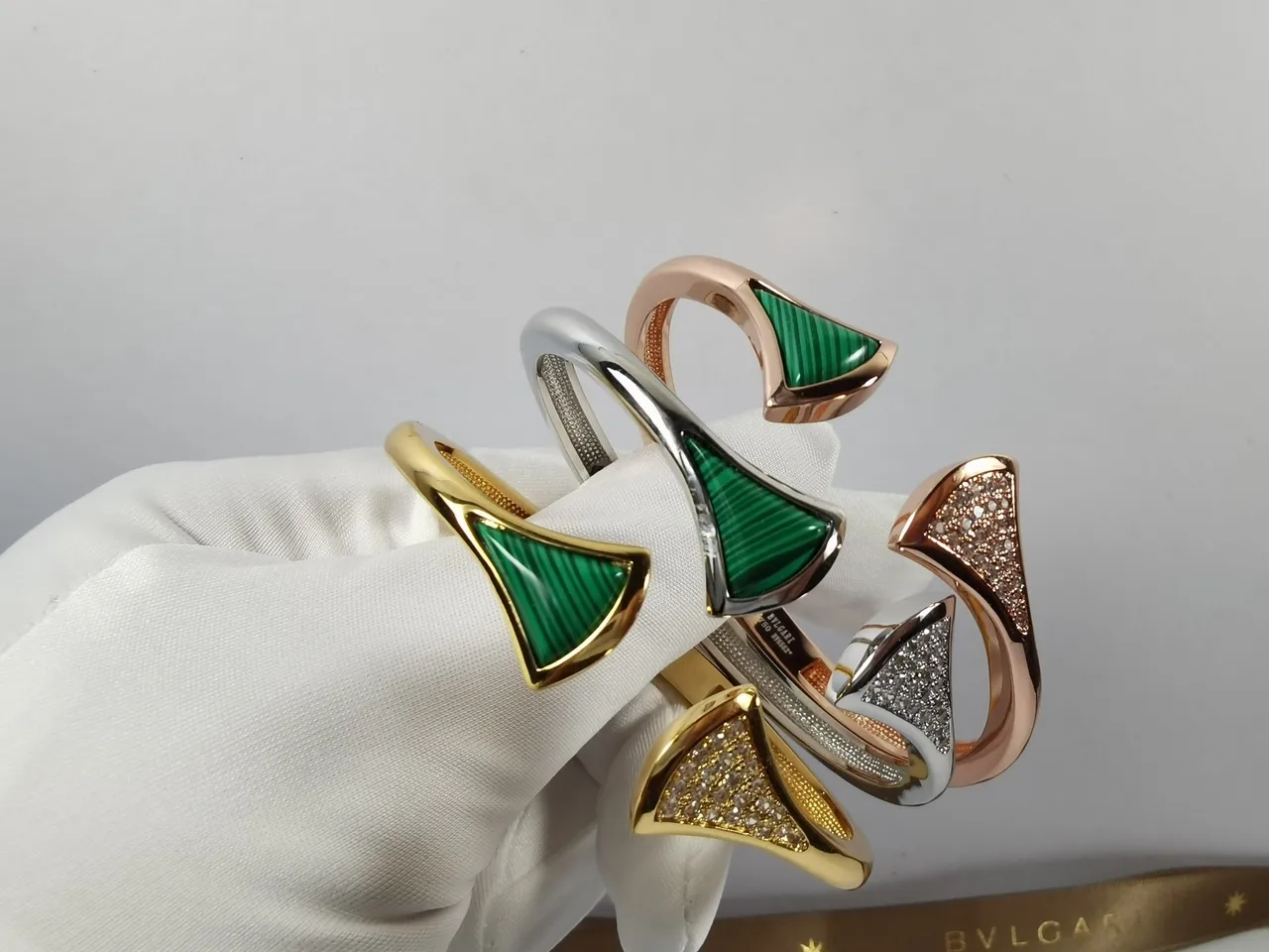 Bvlgari Divas’ Dream bracelet ouvert or vert terminaux pointe de flèche bracelet 5