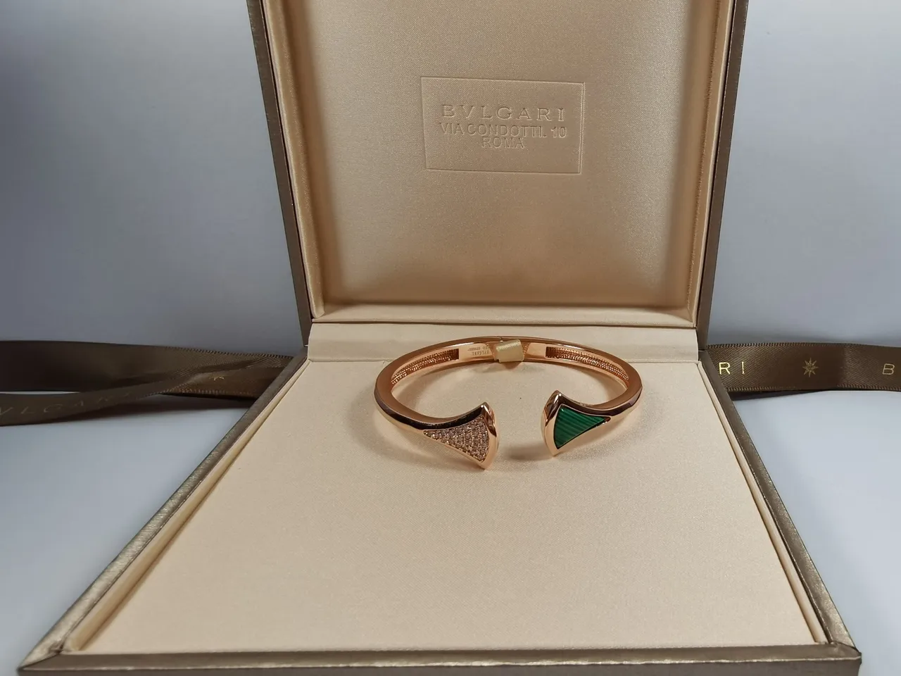 Bvlgari Divas’ Dream bracelet ouvert or vert terminaux pointe de flèche bracelet 7