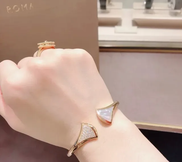 Bvlgari Gold Silver Open-Cuff Arrowhead-Terminal Bracelet 4