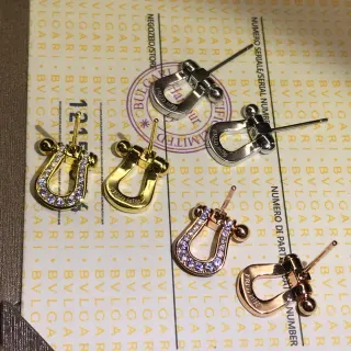 Bvlgari घुंसीदार शैली Pavé Stud ईयरिंग्स
