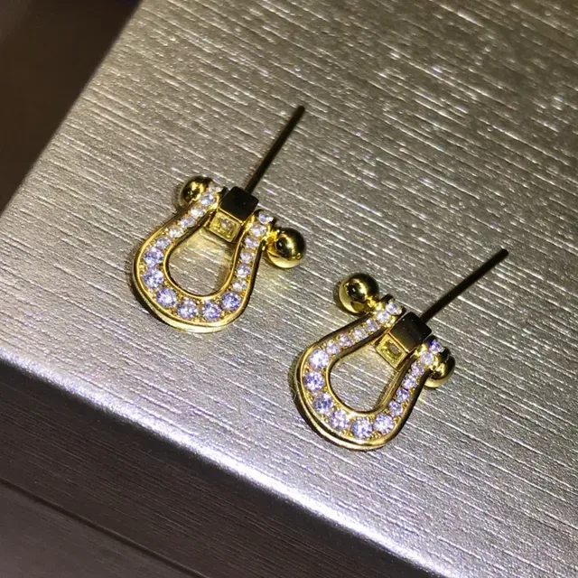Bvlgari घुंसीदार शैली Pavé Stud ईयरिंग्स 2