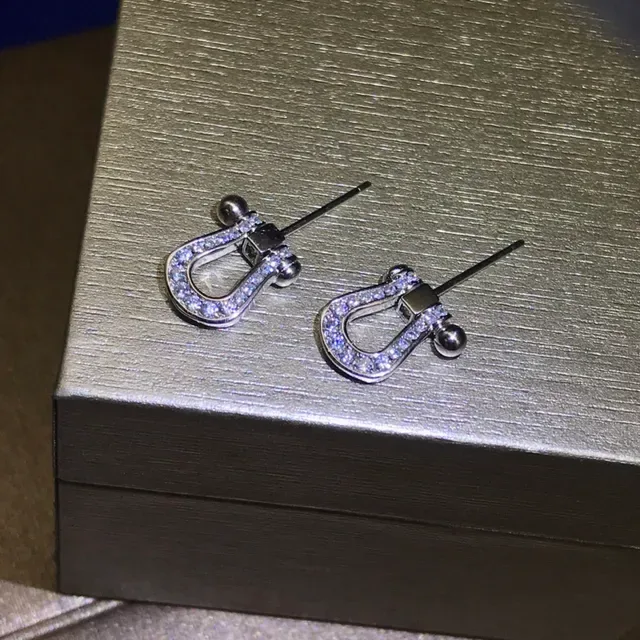 Bvlgari घुंसीदार शैली Pavé Stud ईयरिंग्स 4