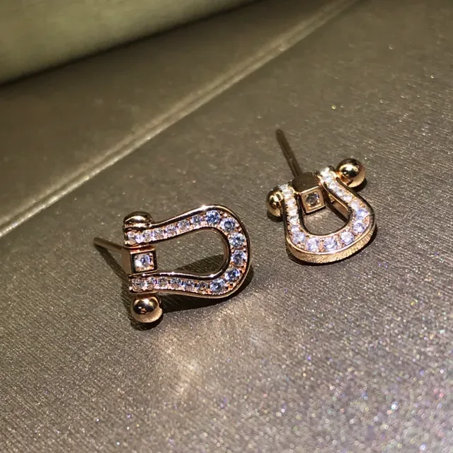 Bvlgari घुंसीदार शैली Pavé Stud ईयरिंग्स 5