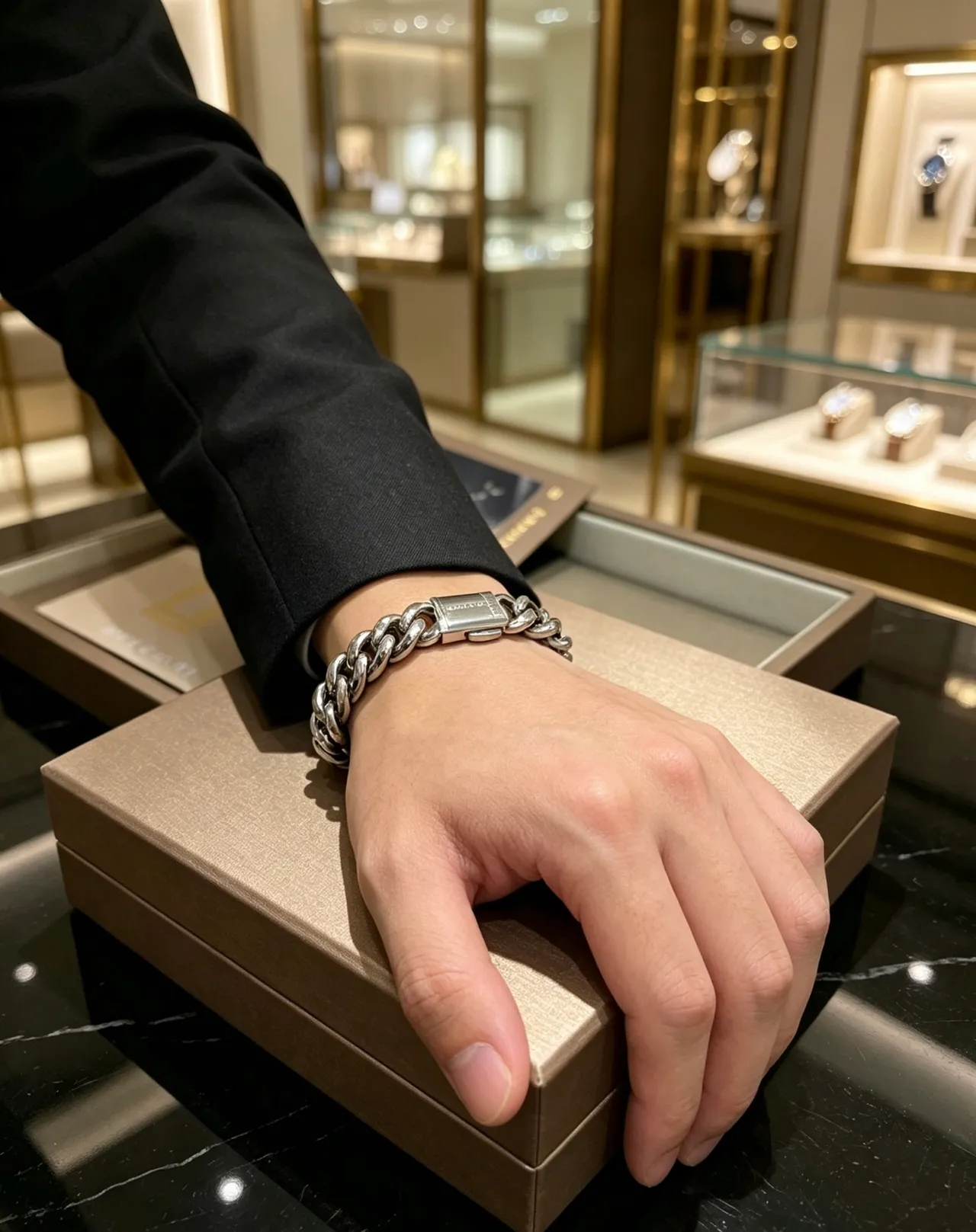 Bvlgari Iconica Bracelet argenté épais maillons curb-link poli 2