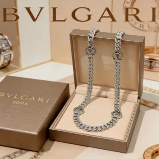 Bvlgari Iconica Chaîne chunky argentée blanche Curb-Link Chain Pavé-Set médaillons circulaires collier