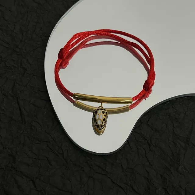 Bvlgari Bracelet à cordon rouge en or jaune avec émail 4