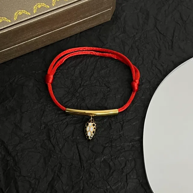 Bvlgari Bracelet à cordon rouge en or jaune avec émail 6