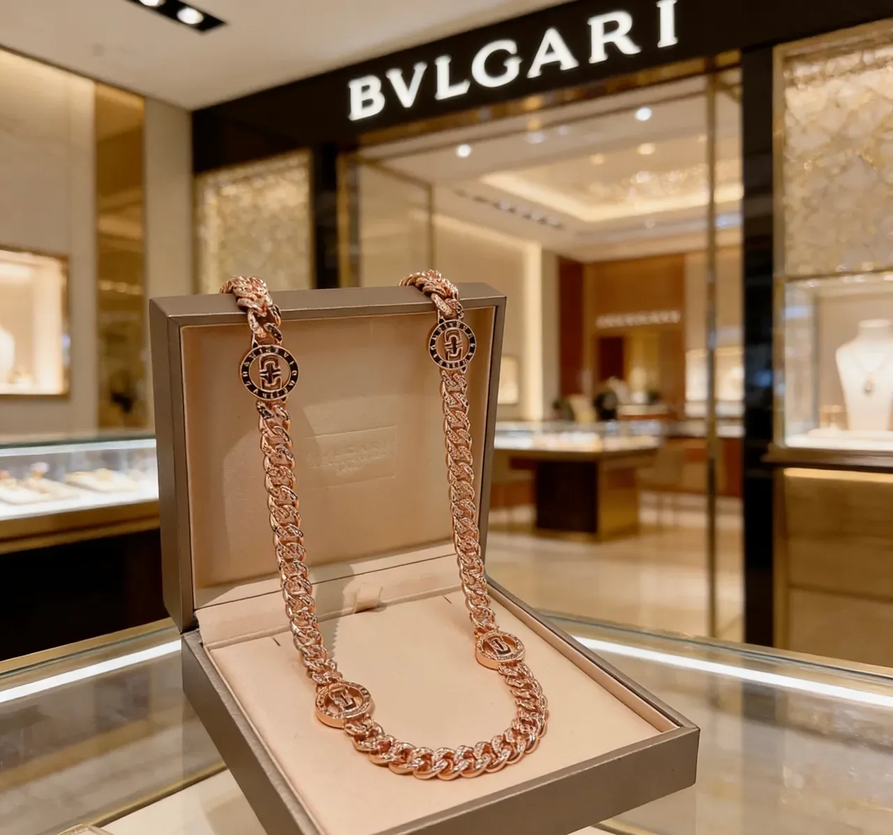 Bvlgari Or Rose Pavé Curb-Link Gancini Médaillon Collier 4