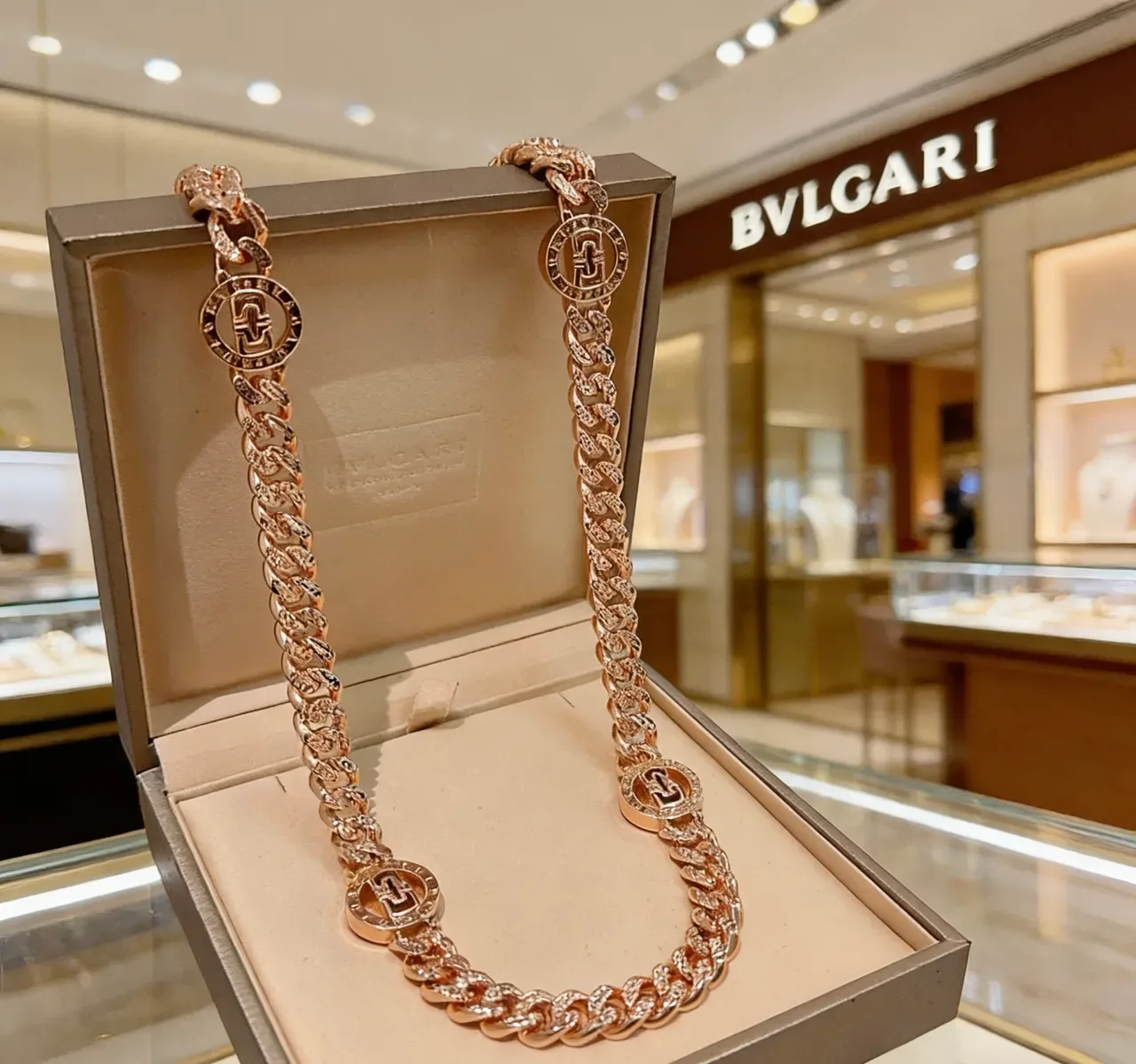 Bvlgari Or Rose Pavé Curb-Link Gancini Médaillon Collier 6
