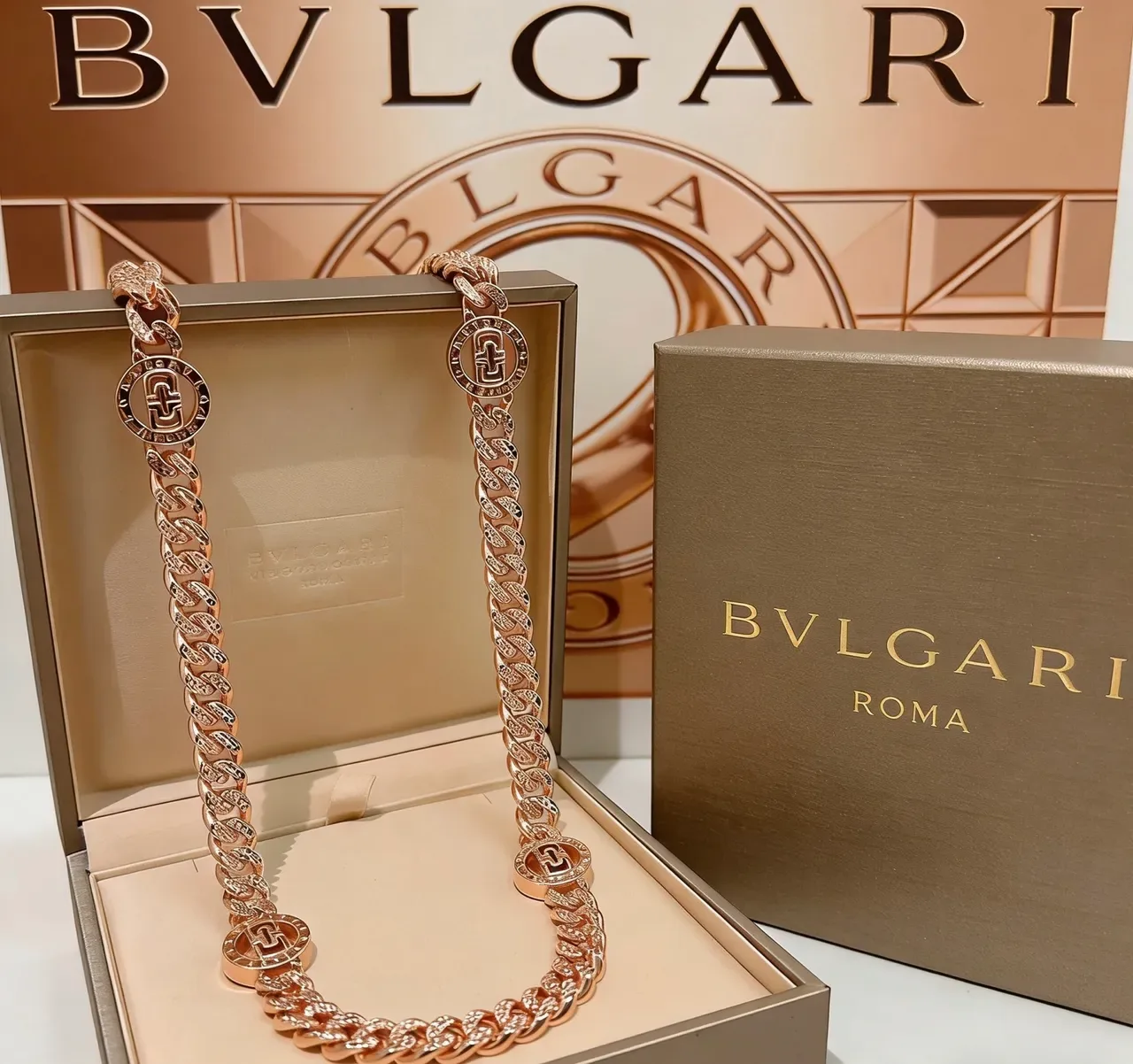 Bvlgari Or Rose Pavé Curb-Link Gancini Médaillon Collier 9