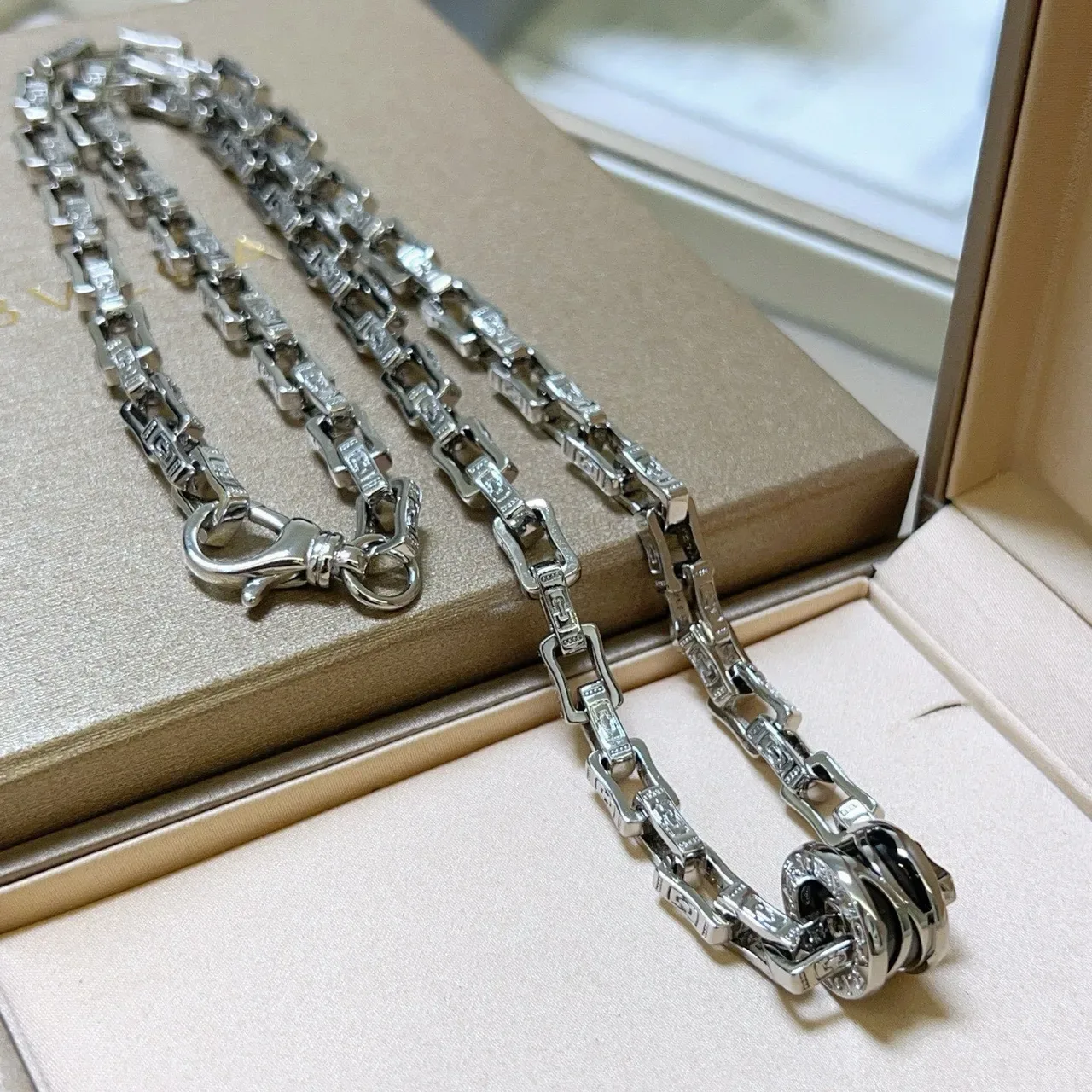 Bvlgari Serpenti-Inspired Twisted Clasp Silver-Tone Chain Necklace 4