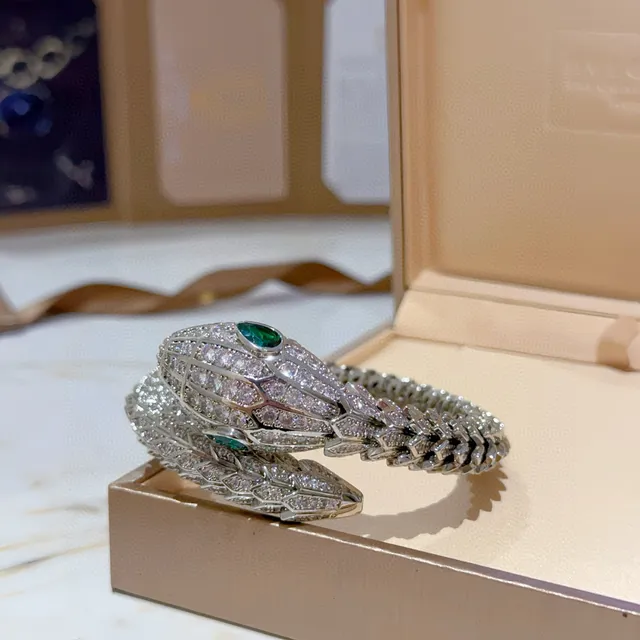 Bvlgari Serpenti سوار فضي أخضر شكل أفعى مرصع بالكريات 7