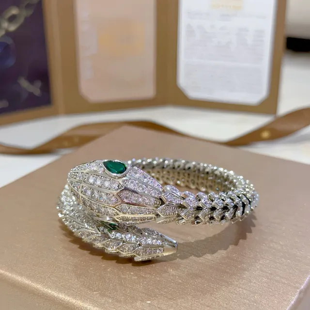 Bvlgari Serpenti سوار فضي أخضر شكل أفعى مرصع بالكريات 9