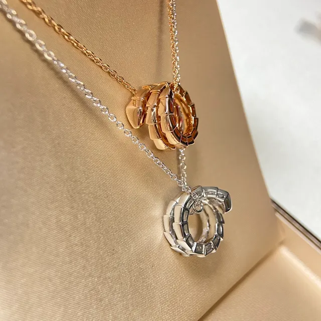 Bvlgari Serpenti Tubogas or argent tubulaire interlocking pendentif métal poli collier 2
