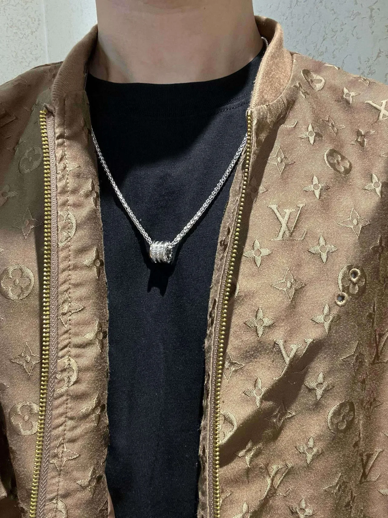 Bvlgari Silver Beige Chain Cylindrical Pavé Pendant Necklace 8