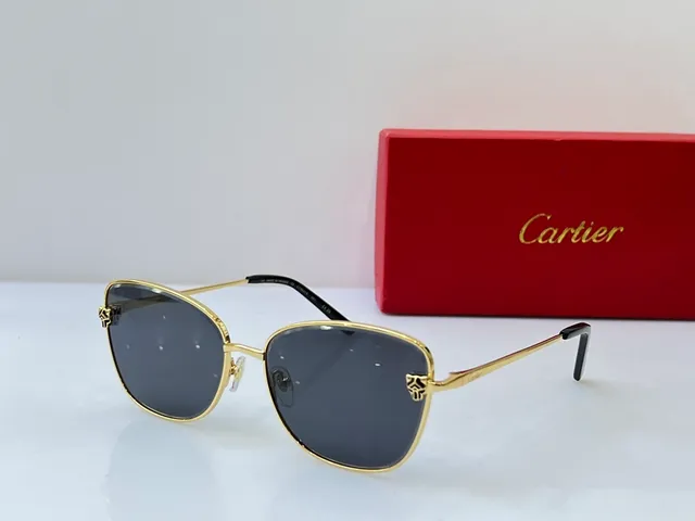 Cartier সোনালি বেগুনি ধাতুর ফ্রেম পান্থার হেড টেম্পল অ্যাকসেন্টস সানগ্লাস 3