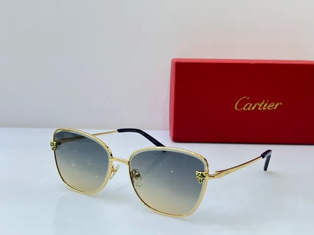 Cartier সোনালি বেগুনি ধাতুর ফ্রেম পান্থার হেড টেম্পল অ্যাকসেন্টস সানগ্লাস 7