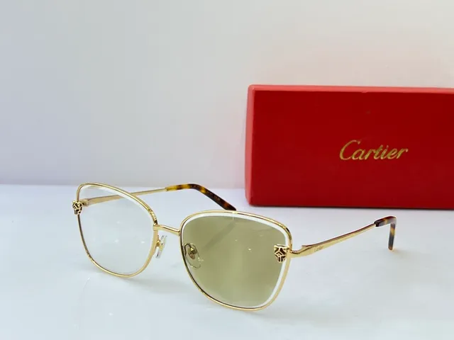 Cartier সোনালি বেগুনি ধাতুর ফ্রেম পান্থার হেড টেম্পল অ্যাকসেন্টস সানগ্লাস 9