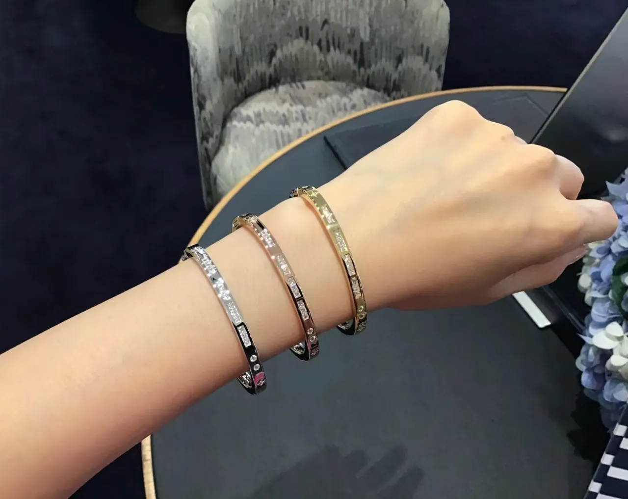 Cartier Juste un Clou রূপালী সাদা হিঞ্জযুক্ত ব্যাঙ্গল Baguette-Cut Stone Row Bracelet 3