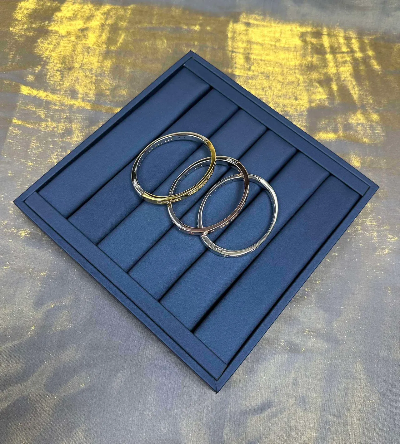 Cartier Juste un Clou রূপালী সাদা হিঞ্জযুক্ত ব্যাঙ্গল Baguette-Cut Stone Row Bracelet 7
