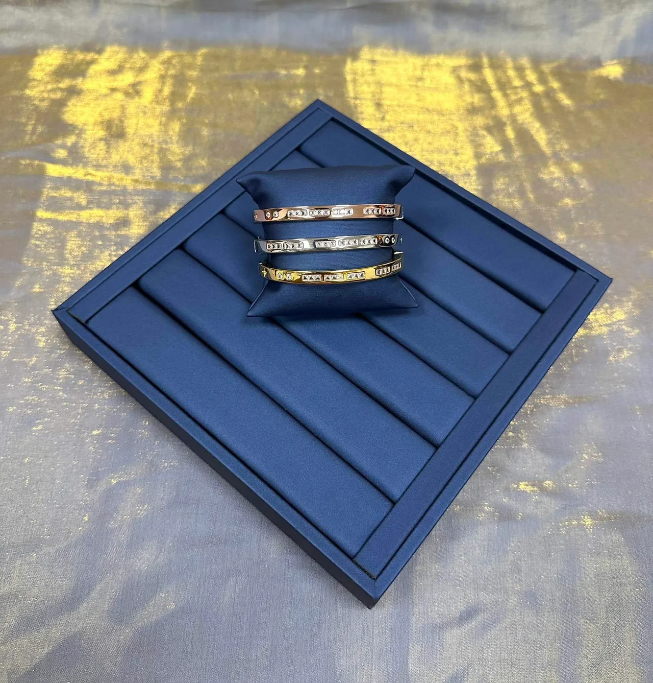 Cartier Juste un Clou রূপালী সাদা হিঞ্জযুক্ত ব্যাঙ্গল Baguette-Cut Stone Row Bracelet 8