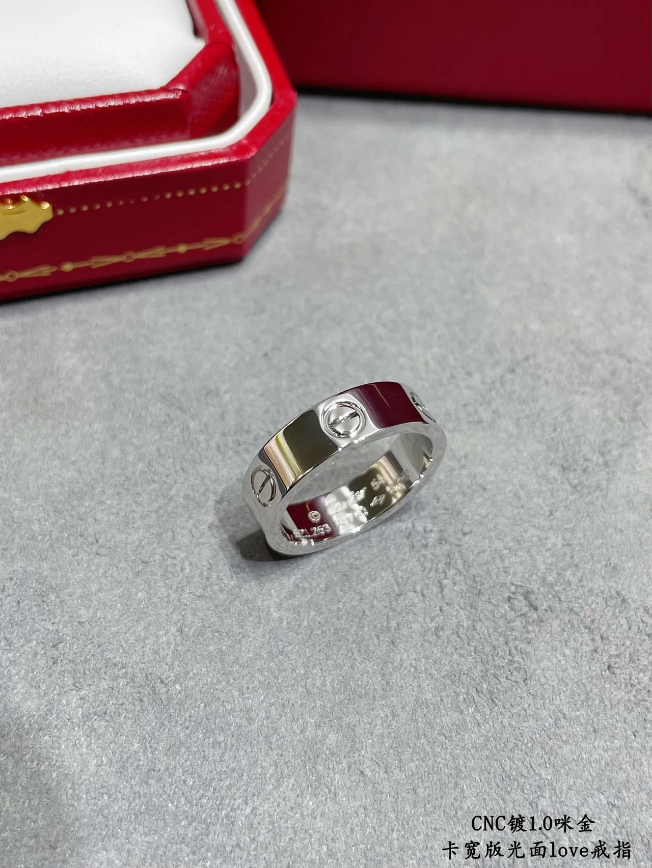 Cartier Love Large Bande Polie Motif Vis Bague 8