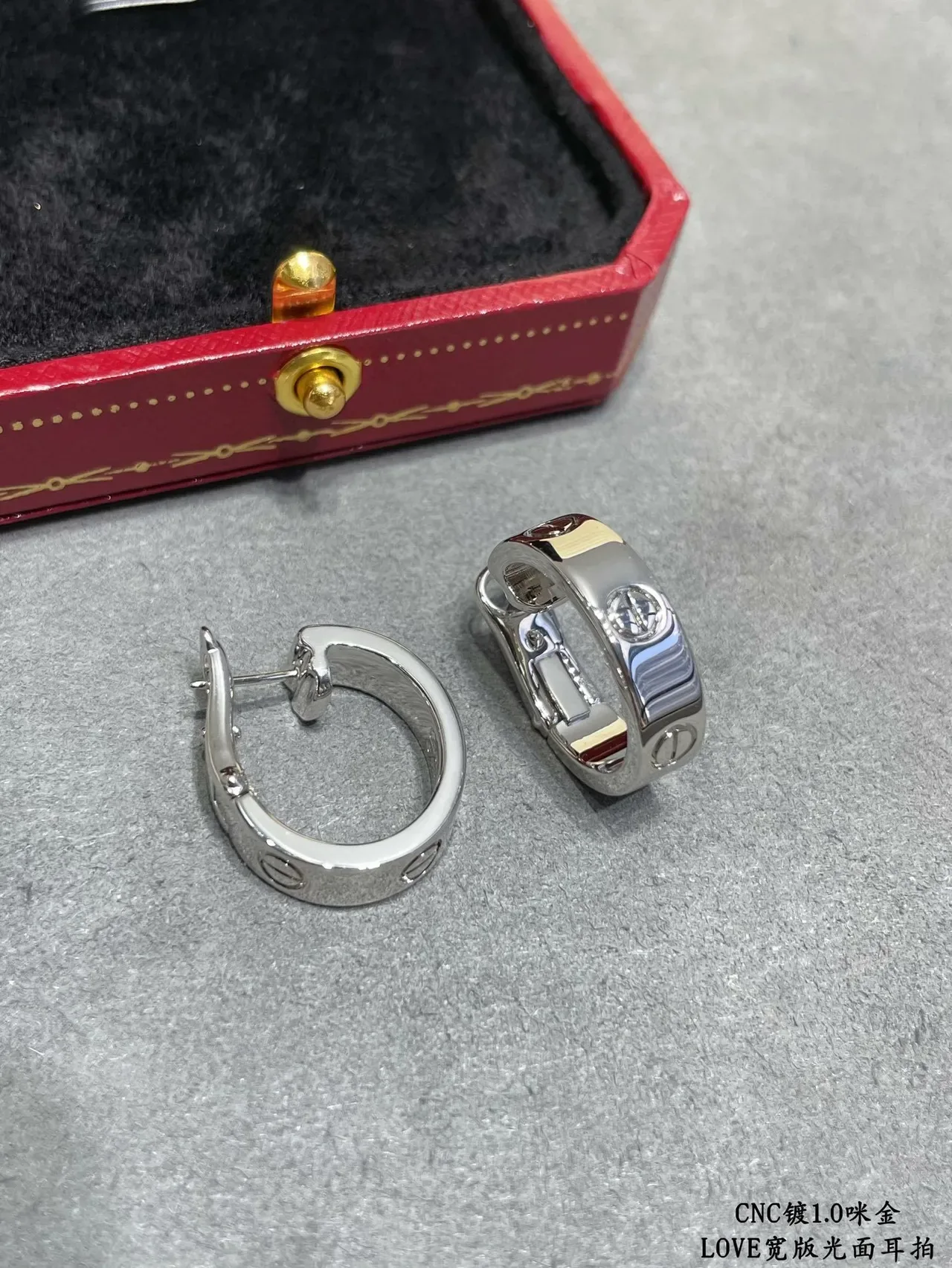Cartier Love Boucles d'Oreilles Large Hoop en Métal Poli 2