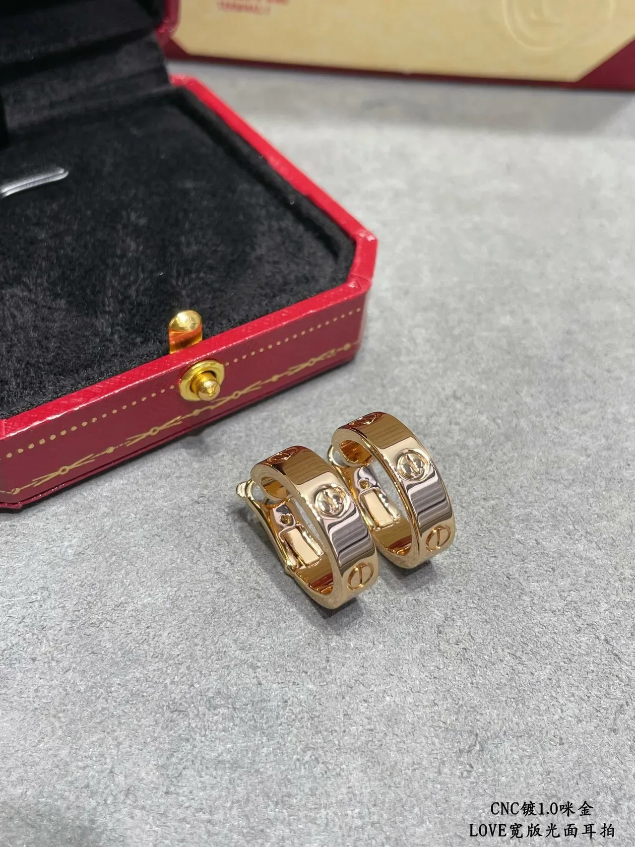 Cartier Love Boucles d'Oreilles Large Hoop en Métal Poli 7