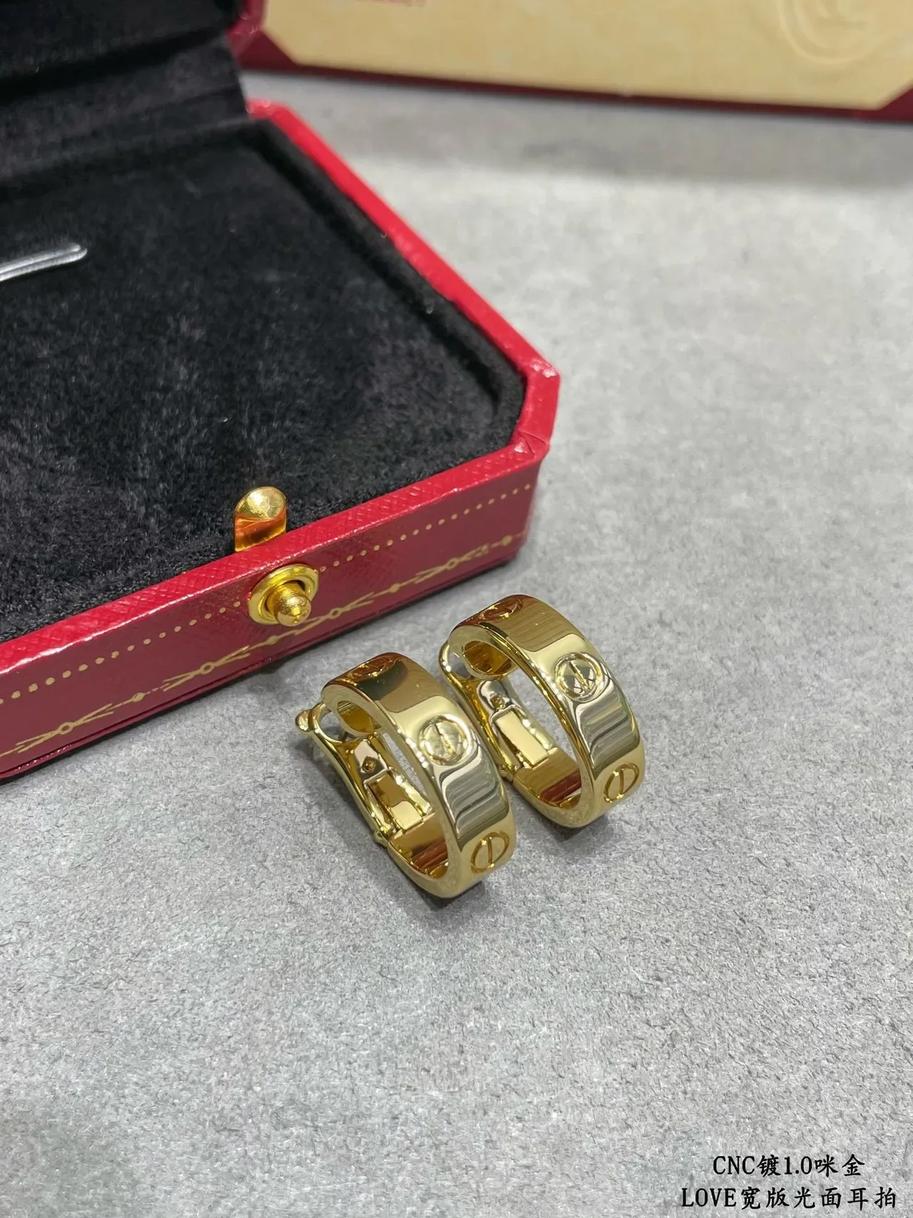 Cartier Love Boucles d'Oreilles Large Hoop en Métal Poli 8