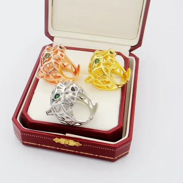 Bague Cartier Panthère de Cartier Or Blanc Pierre Verte 8