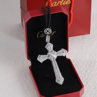 Cartier Plata Negro Pavé-Set Colgante Cruz Baguette-Cut Bordes de Piedras Collar