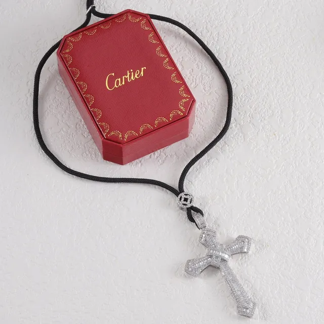 Cartier Prata Preto Pavé-Set Pingente Cruz Baguette-Cut Bordas de Pedras Colar 4