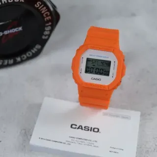 Casio G-Shock DW-5600 ساعة رياضية برتقالية ريزين