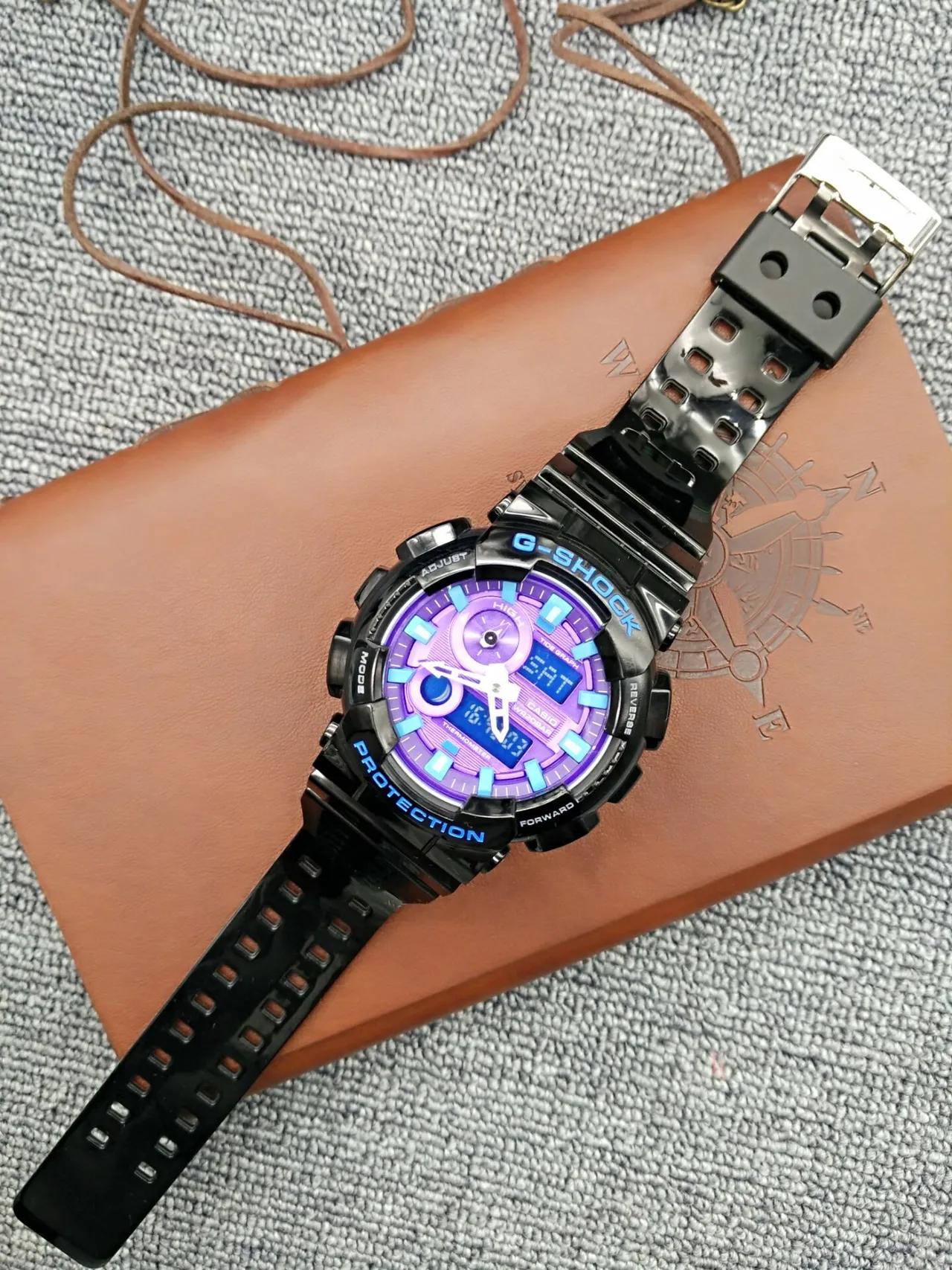 Casio G-Shock GA-100 Montre Sportive Violet et Bleu 12