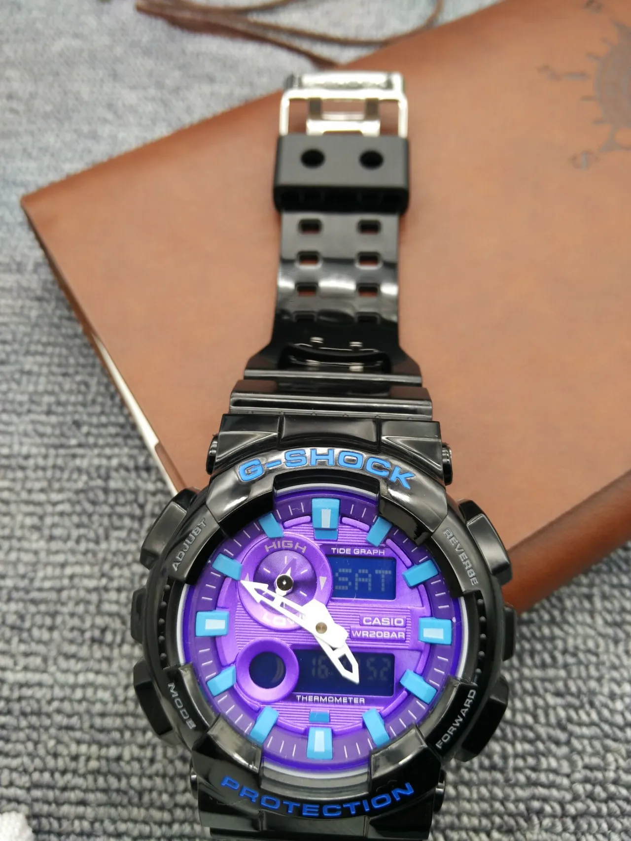 Casio G-Shock GA-100 Montre Sportive Violet et Bleu 13