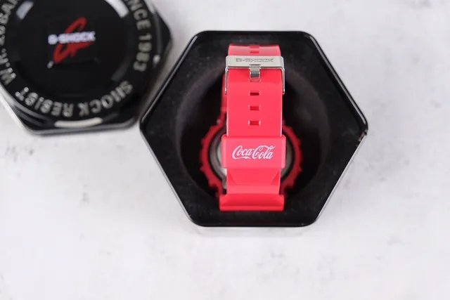 Casio G-Shock GA-110 Red Hexagonal Bezel Sports Watch 2