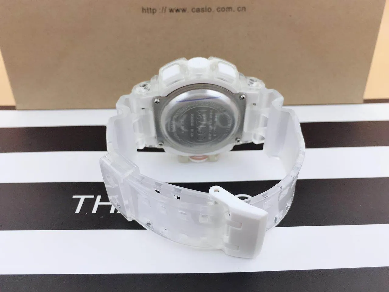 Casio GA-B2100 Boîtier de résine translucide doré transparent accents rose montre sportive 6