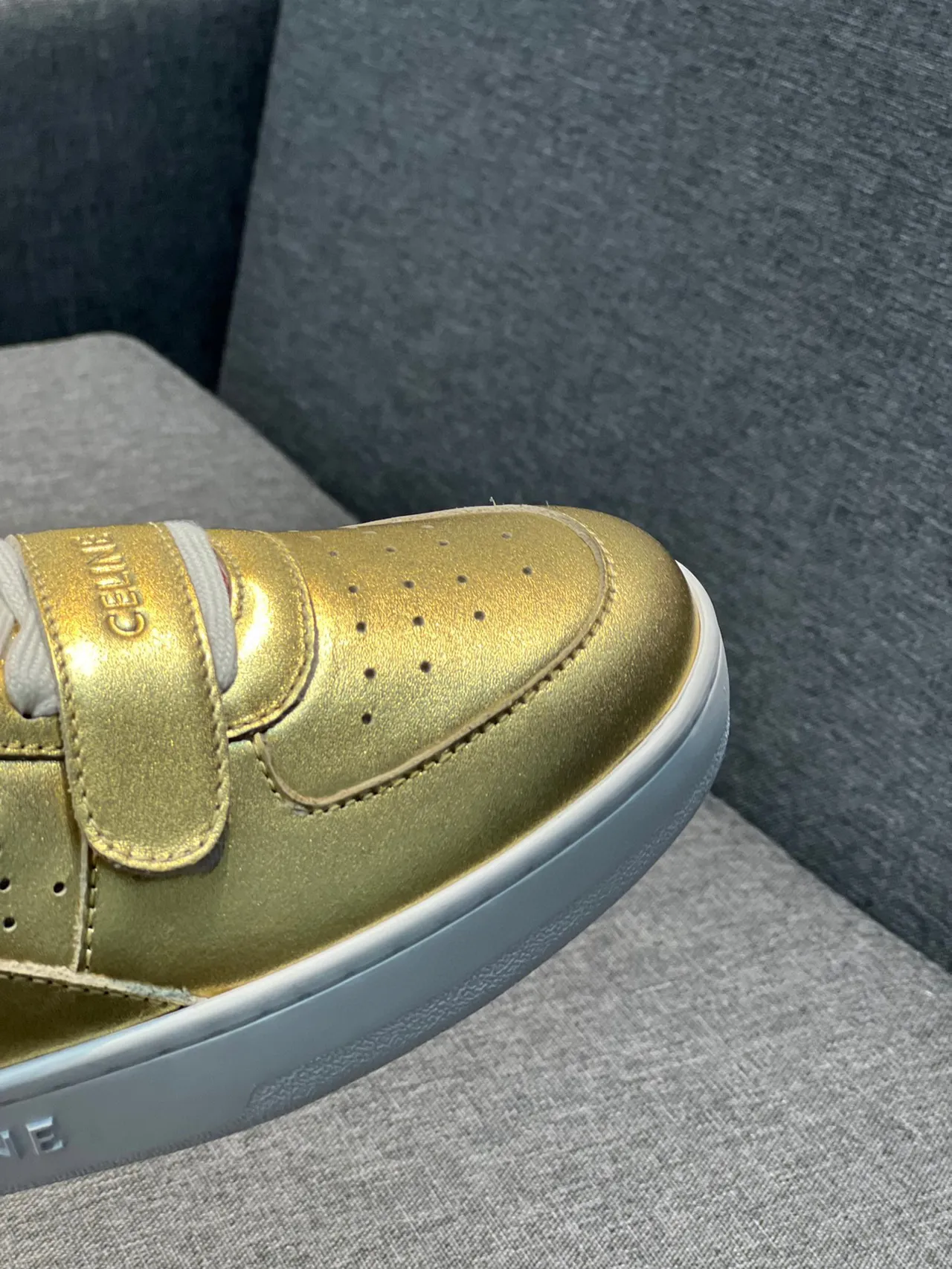 Celine Chaussures Lifestyle en Cuir Métallique Rouge Doré à Lacets Hautes 2
