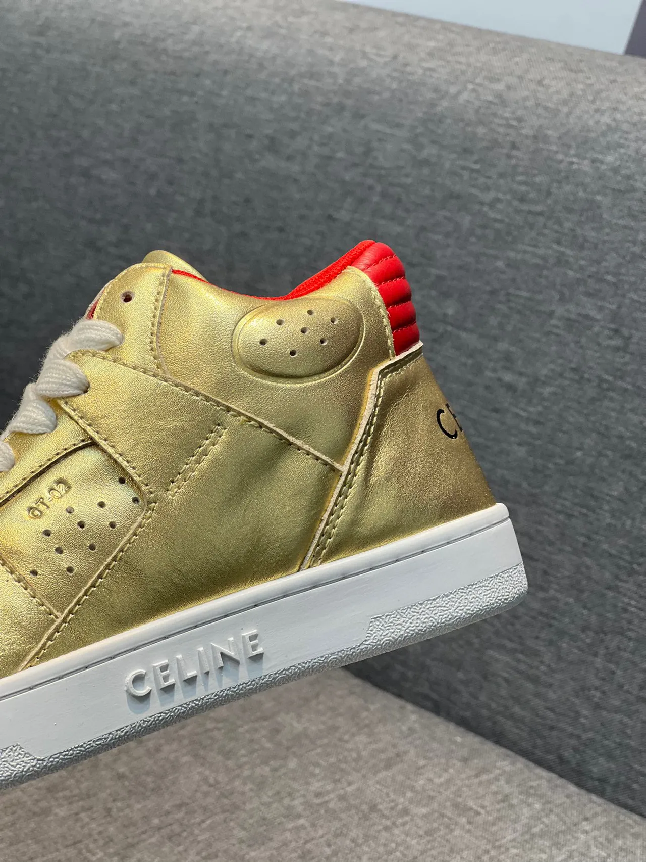 Celine Chaussures Lifestyle en Cuir Métallique Rouge Doré à Lacets Hautes 8