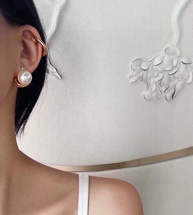 Celine Perle et Doré à Teinte Médaillon à Charnière et Boucles d'Oreilles Cerceau 7