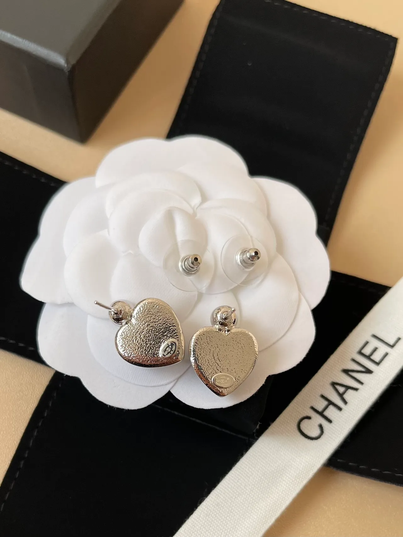 Chanel Bijoux Fantaisie Heart-Shaped Crystal CC Enamel Stud Earrings 4