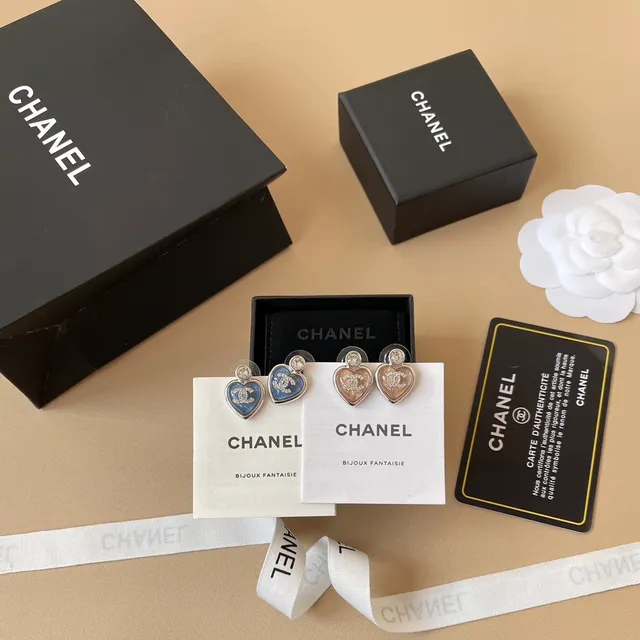 Chanel Bijoux Fantaisie Heart-Shaped Crystal CC Enamel Stud Earrings 5